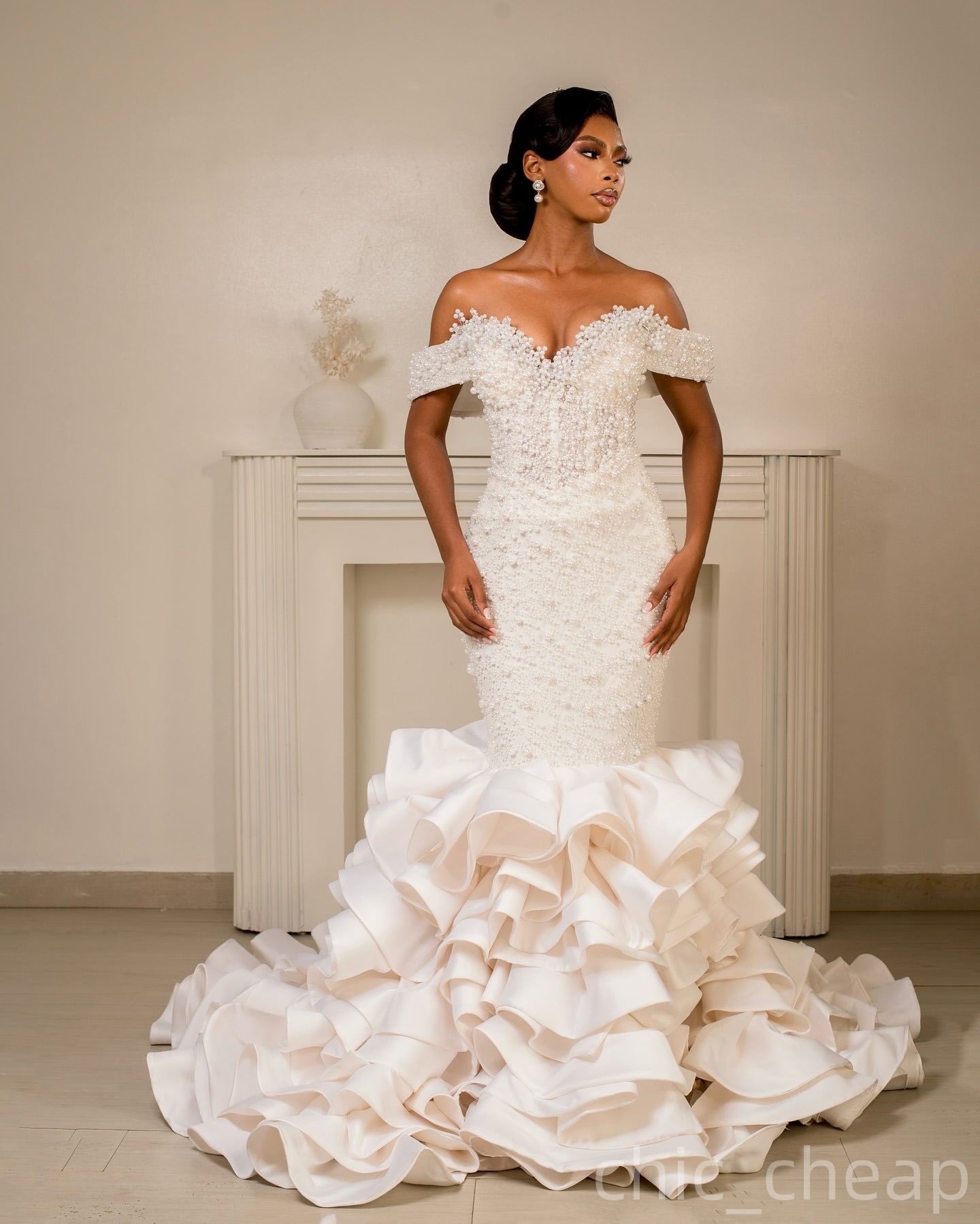 2025 Aso Ebi Plus Size Ivory Mermaid Wedding Dress Sweetheart Pearls Tiers Satin Luxurious Vintage Bridal Gowns Dresses ZJ0411