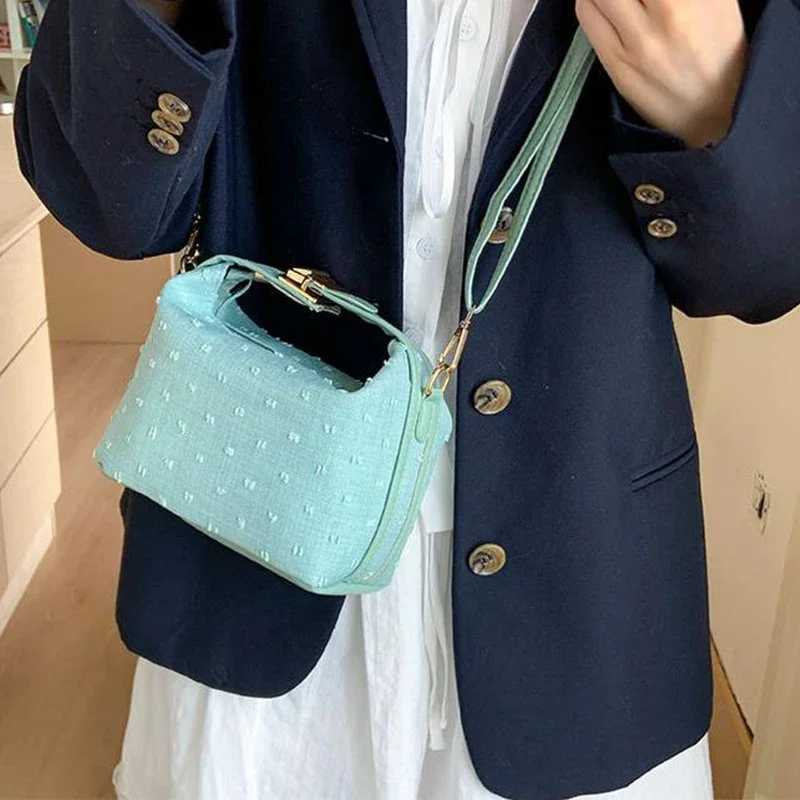 Light Exquisite Square Bag Fashion Lock Design Handbag New Contrast Color Canva Crossbody Bag Simple Versatile Casual Bag Z250911