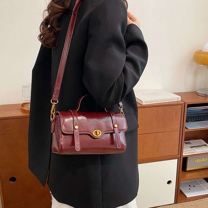 High-End Crossbody For Women 2025 New Office Commuter Handbag Niche Design Shoulder Bag