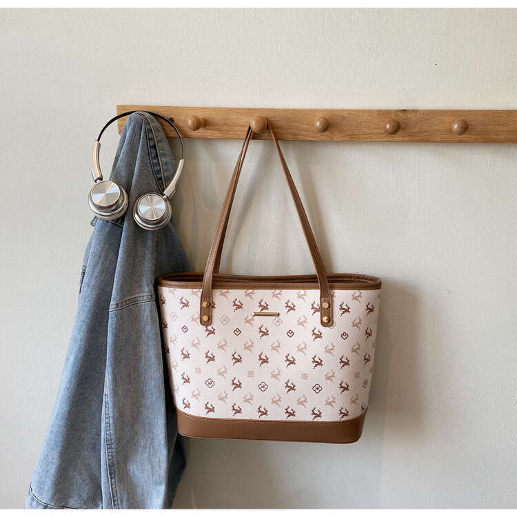 Fashion Designer Bag Large Capacity Handbag Fashion Women's College Student Tote 2025 New Casual Commuting Class Single Shoulder Bag