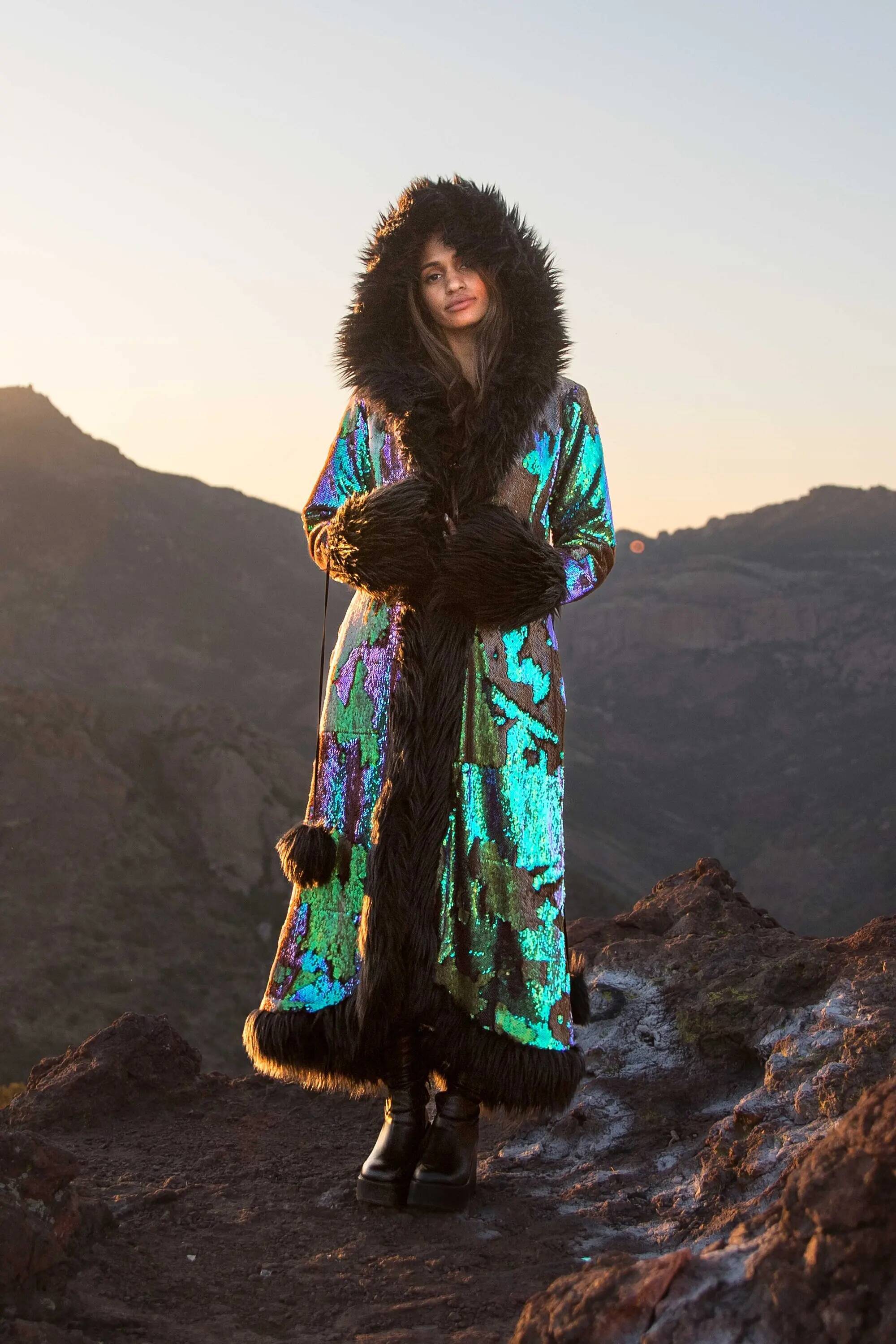 New Women's Faux Fur Sequin Patchwork Reflective And Color-Changing Autumn Winter Windproof Warm Coat