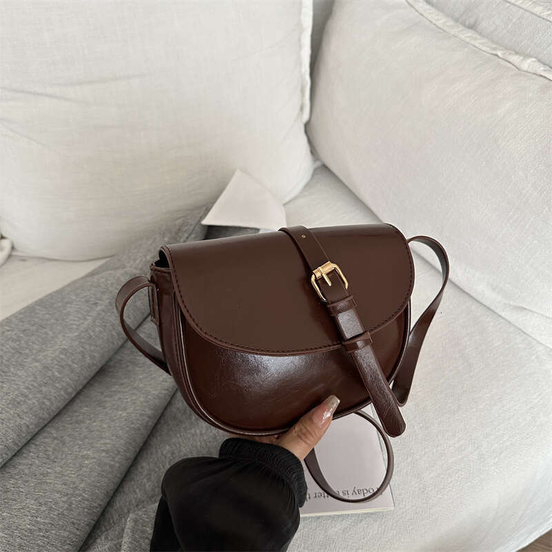 2025 New Women's Saddle Single Shoulder Strap Underarm Simple Design Crossbody Designer Bags Bag Handbag