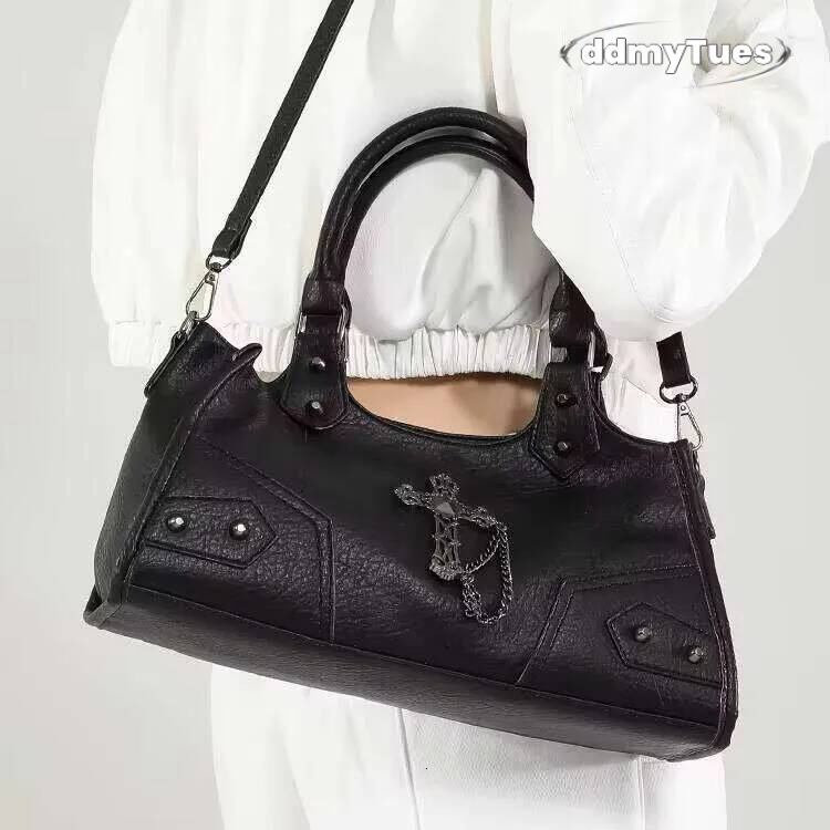DHgargets New spicy girl niche motorcycle high-end shoulder bag TUES