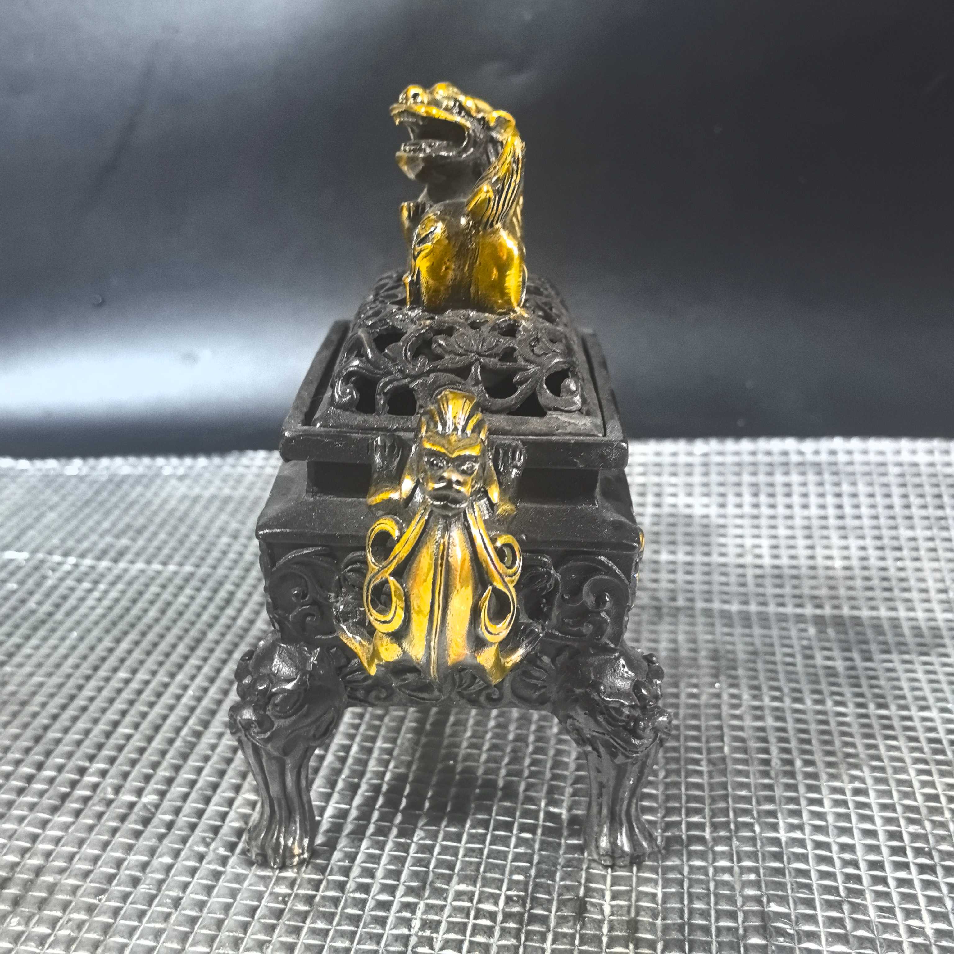 Antique gilded lion cover square incense burner home living room crafts ornaments vintage bronze