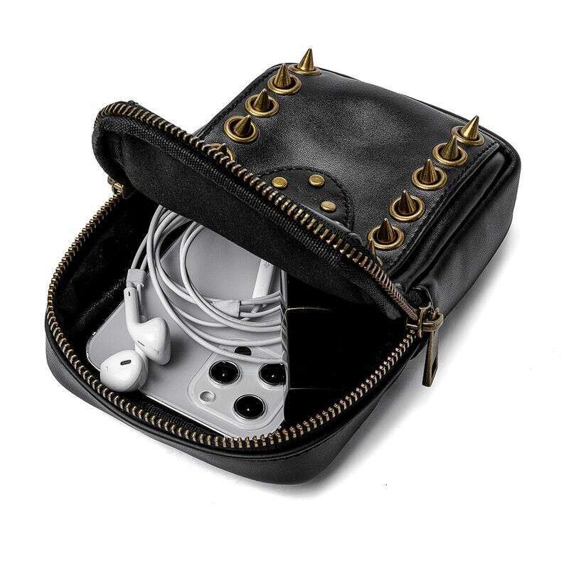 Chongsukei New Women's Shoulder Skull Rivet Outdoor Phone Bag With Personalized And Versatile Design