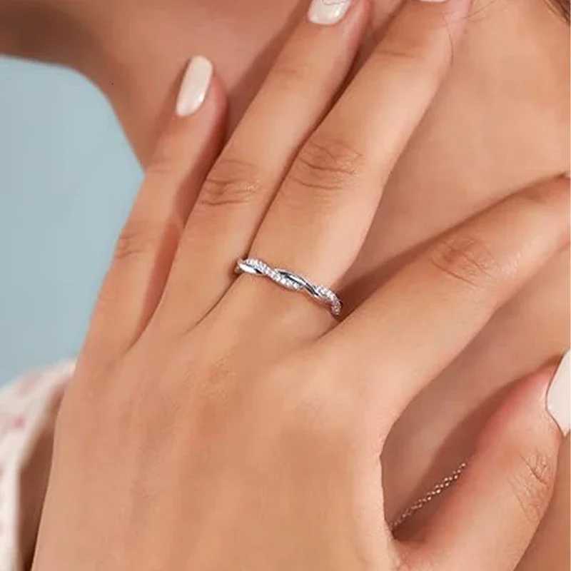 CAOSHI Contemporary Style Twist Finger Accessory for Women 925 Sterling Silver with Sparkling CZ Ring Fancy Anniversary Jewelry W250911