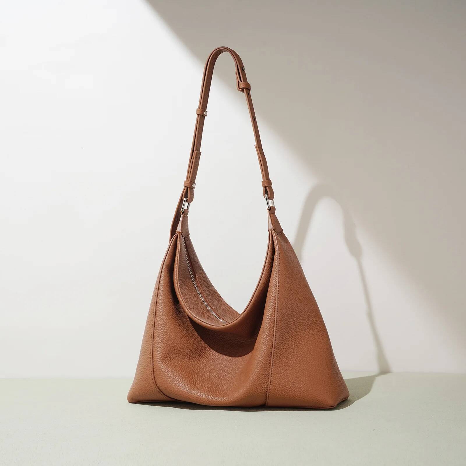 2025 New Niche Design High End Soft Leather Designer For Woman Stylish Women Crossbody Bag
