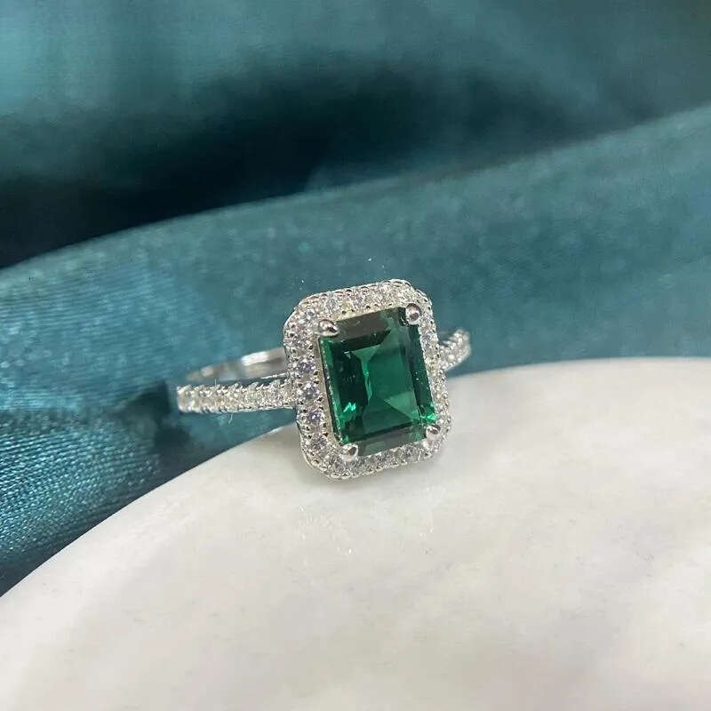 Cluster Rings UMQ Vintage Sterling Sier Created Moissanite Emerald Gemstone Engagement Wedding Ring Fine Jewelry Wholesale