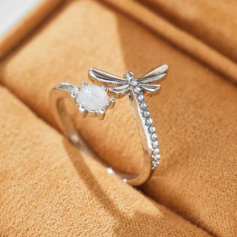 Bohemian Charm Female White Fire Opal Round Stone Dragonfly Open Ring Silver Color Cute Gift Wedding Jewelry Rings for Women W250911