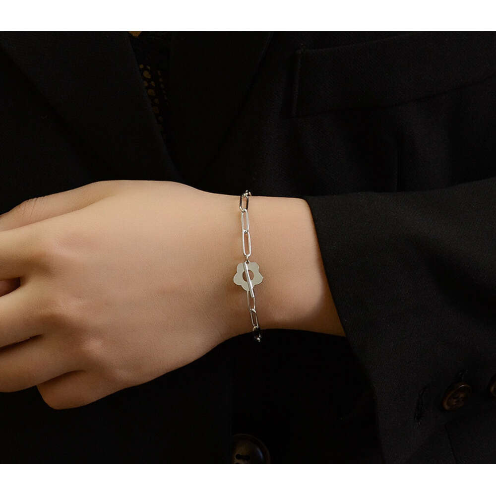 Ins Twenty Only Same Style Xiao Zouju Flower Versatile Bracelet Titanium Steel Gold-Plated Jewelry E124