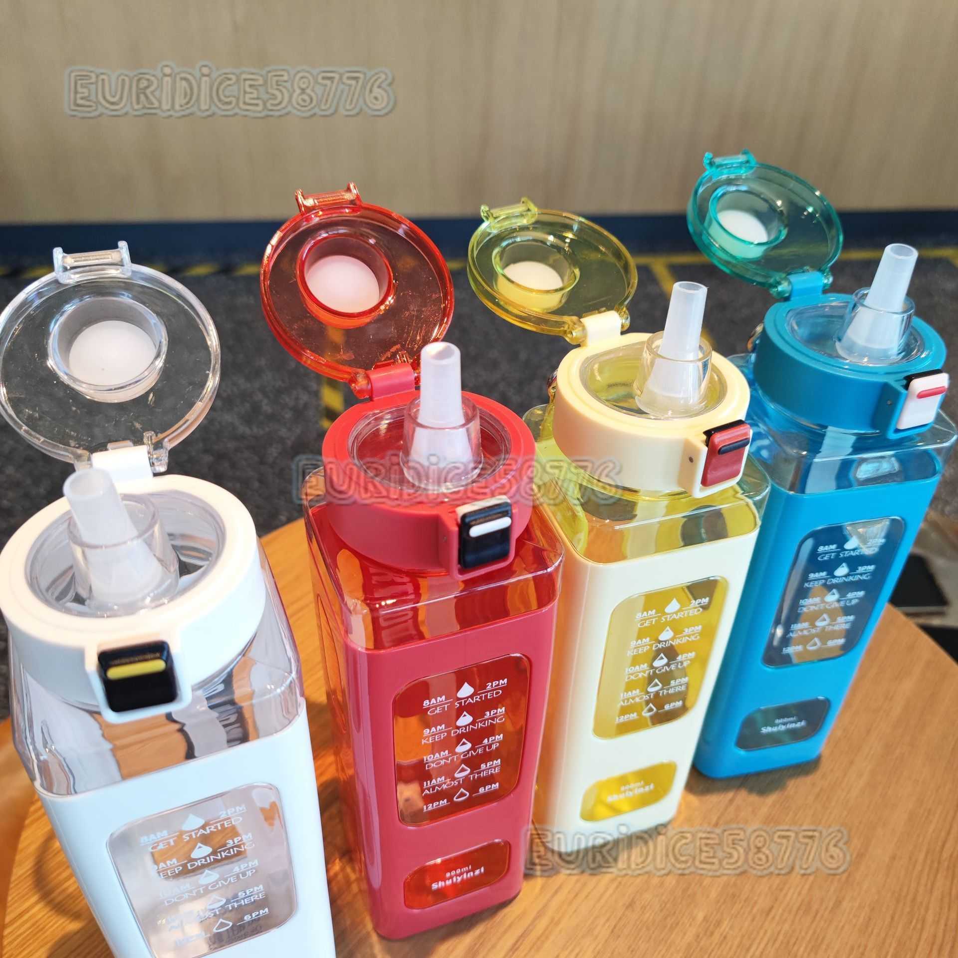 700ml Creative Plastic Water Bottle Portable with Strap Celebrity Square Sports Fitness Water Bottle Straw Cup H250911