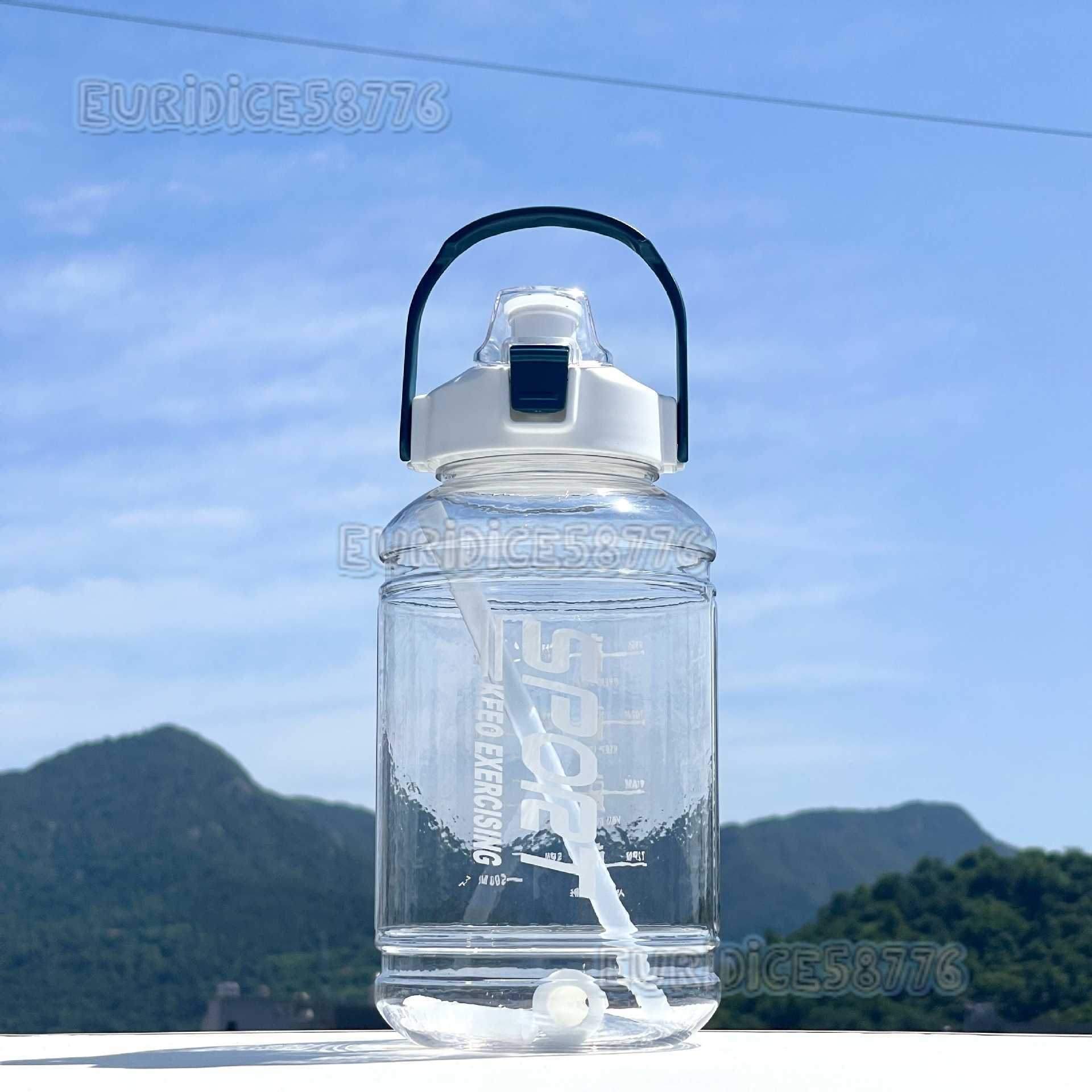 New Large Capacity Plastic Cup for Men with Straw Portable Water Bottle with Scale Outdoor Sports Fitness Cup H250911