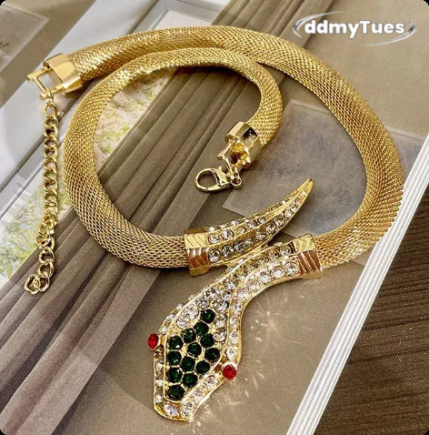 Exaggerated large thick metal decoration Necklace womens fashion ins short clavicle flash dia splicing sweater chain 250728 TUES