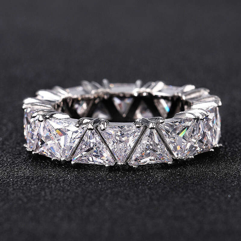 Hot Selling Exquisite High-end 5A Zircon Brilliant Triangle Dia Ring Fashionable Light Elegant Everyday Versatile