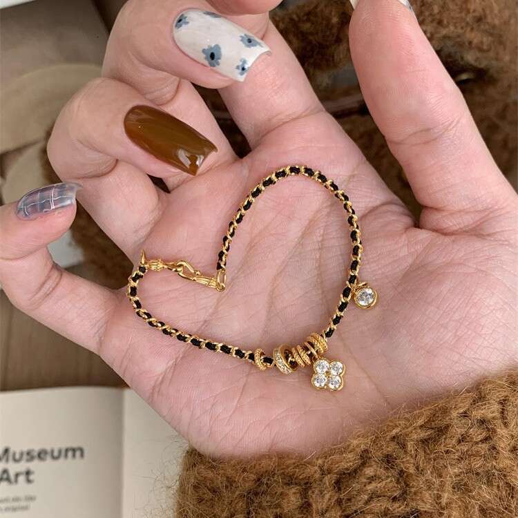 Vintage Style Four-Leaf Clover Black Gold Braided Bracelet for Women Luxurious High-End Feel Personalized Versatile Design Jewelry