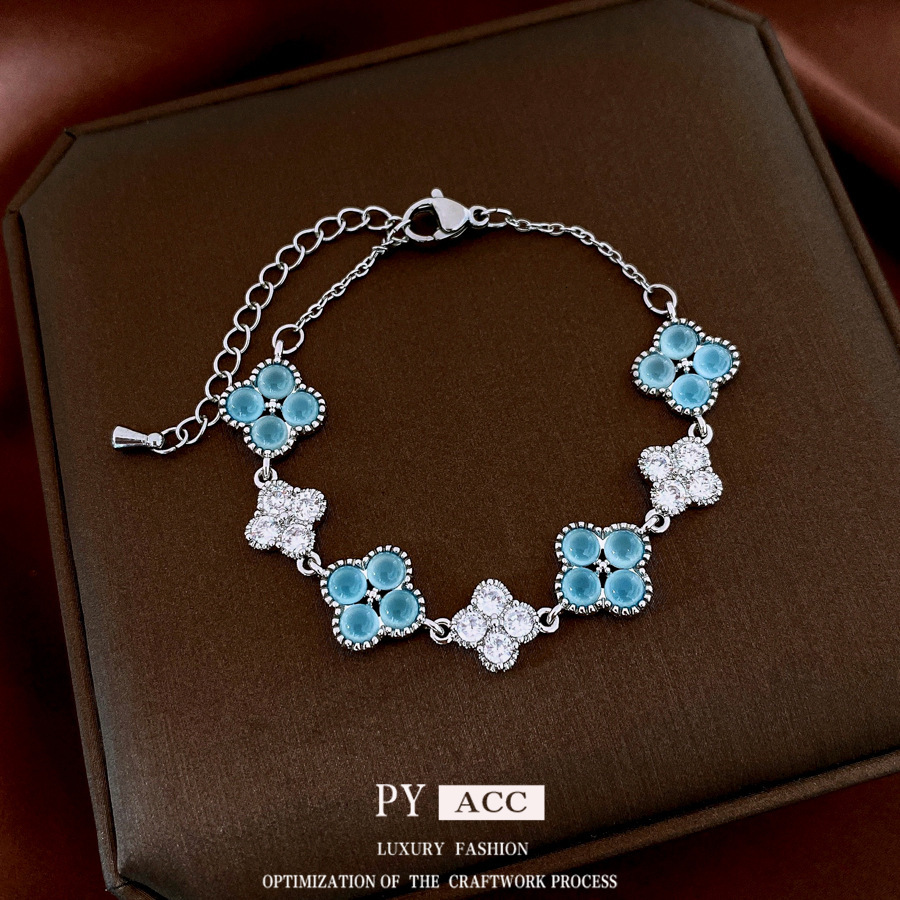 Luxury Brand Designer Jewelry Fresh Zircon Four-Petal Flower Pendant Bracelet Light Luxury Style Sweet Temperament Bracelet Simple Exquisite Versatile