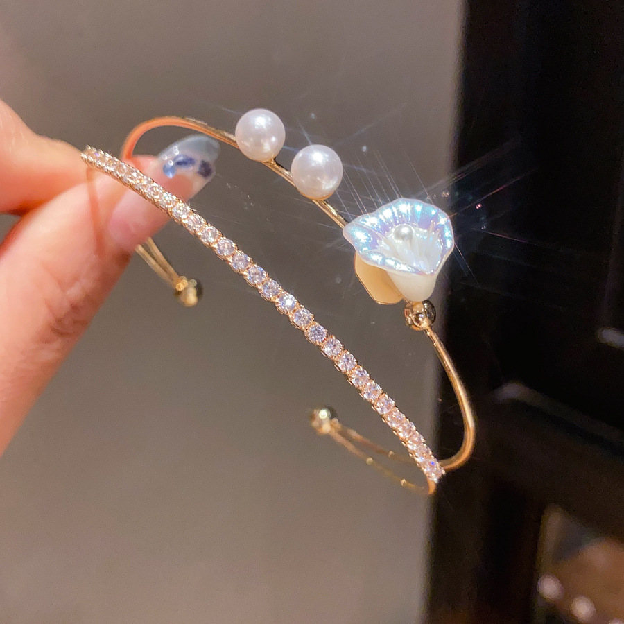 Gold - Toned Bangle With Calla Lily - Shaped Iridescent Flower, Pearls And Crystal Pave Design Delicate Daily & Elegant Jewelry Gift For Her High - Qu