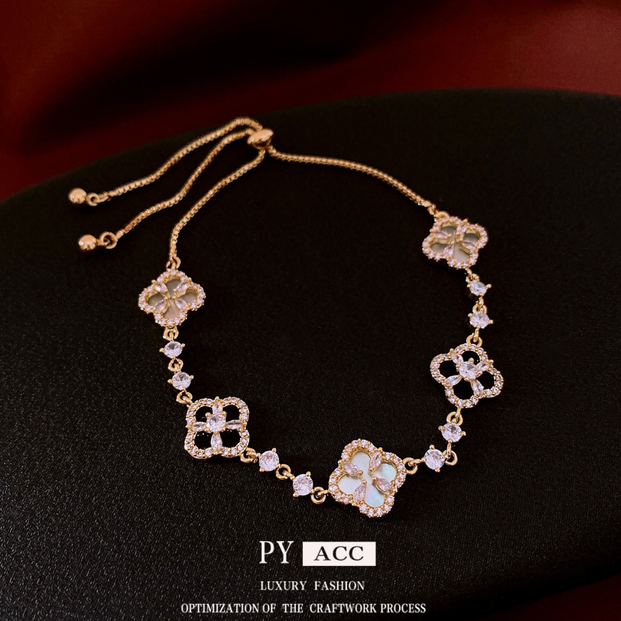 Luxury Brand Designer Jewelry Light Luxury Exquisite Shell Four-Leaf Flower Bracelet For Women, Elegant Micro-Paved Zircon Bracelet, Niche High-End Ve