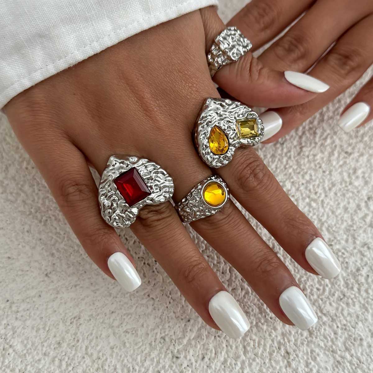 Ingemark 4PcsSet Vintage Exquisite Rhinestone Love Heart Rings for Women Irregular Adjustable Open Rings Party Jewelry Gifts W250911