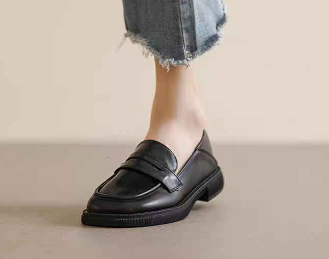 Retro British women's leather shoes autumn new designer women's shoes soft flat loafers simple and atmospheric single shoes