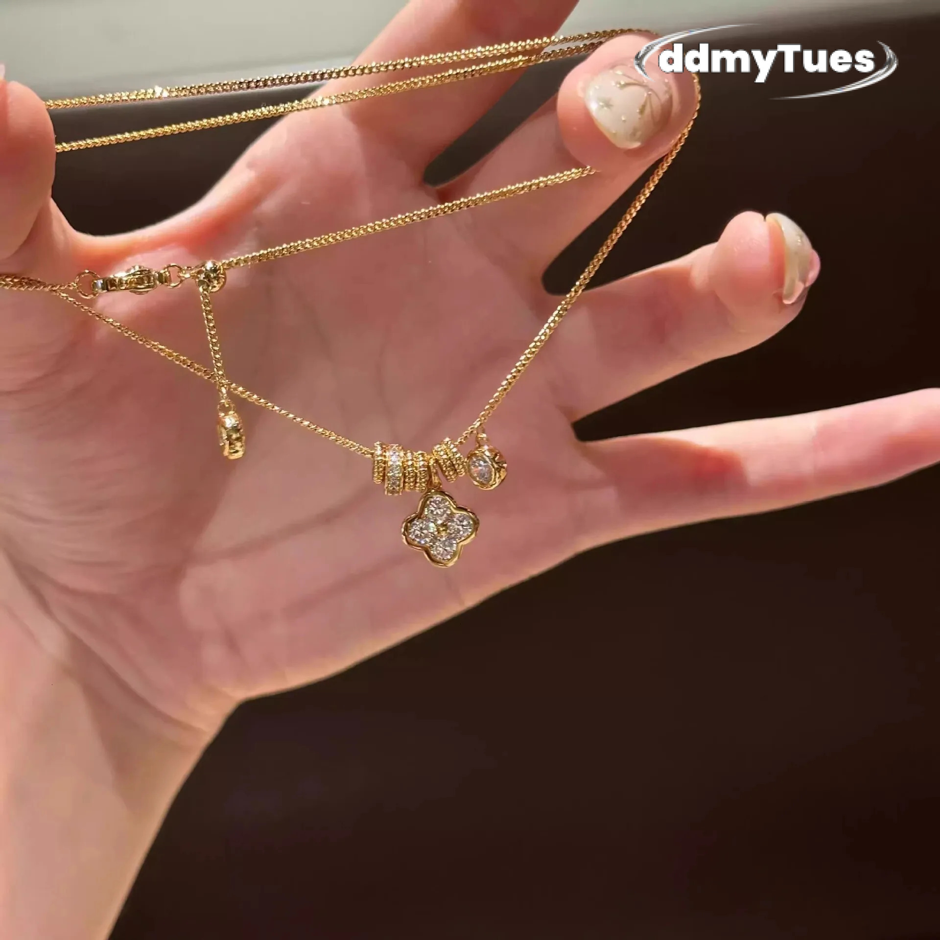 Cool Sensation Running Ring Leaf Flower Necklace for Women 2025 New Design Sense Clavicle Exquisite High-End Neck Chain TUES