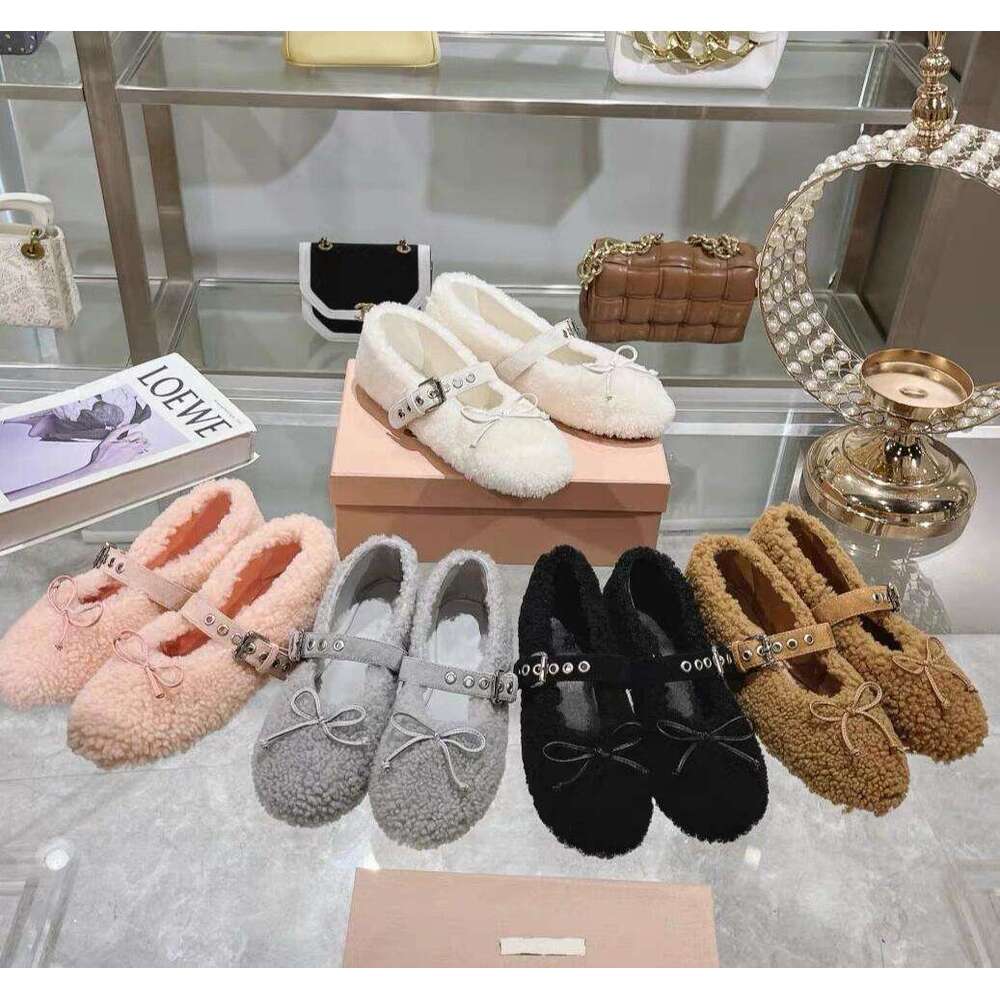 Top Quality Womens Shearling Mary Jane Flats Designer Inspired Fluffy Ballet Shoes with Strap Warm Wool Loafers Luxury Boutique Fashion Footwear Size 35-41 with Box