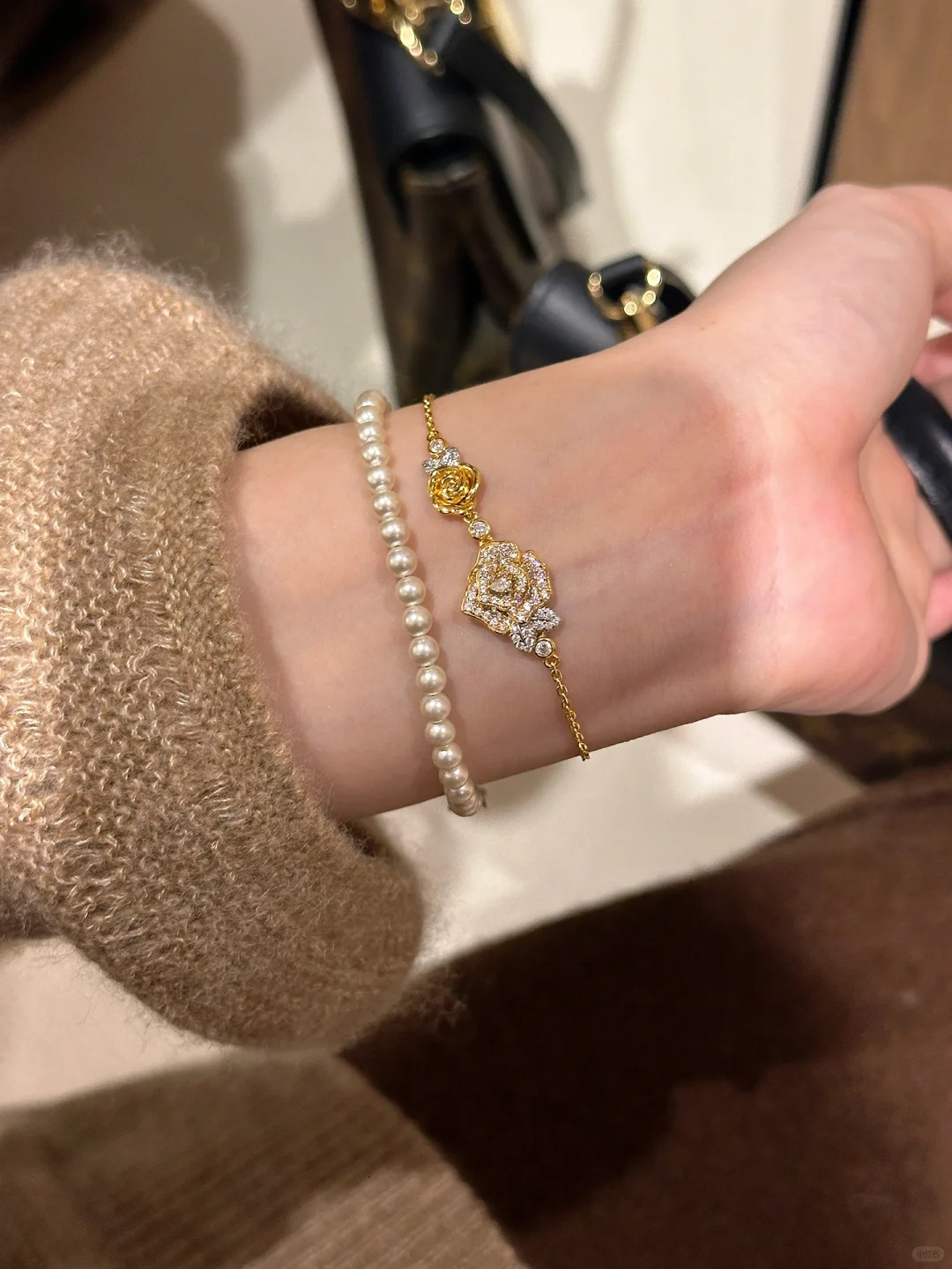 Luxury Brand Designer Jewelry Xiaohongshu Same Style Rose Camellia Inlaid Diamond Bracelet For Women 2024 Little Style Versatile Luxury Rose Flower