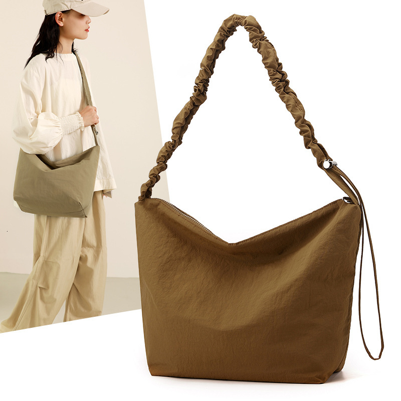Luxury Bag Pleated Drawstring Shoulder Bag Solid Color Free Shipping Simple Commuter Crossbody Bag Japanese Style Casual Designer Bag Handheld Tote Ba