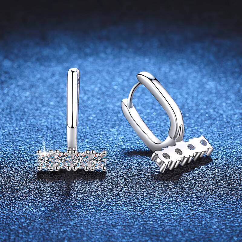 Single Drill 08 Carat Moissanite Ushaped Earrings Plated 18K White Gold 925 Sterling Silver Women Girls Stud Earring