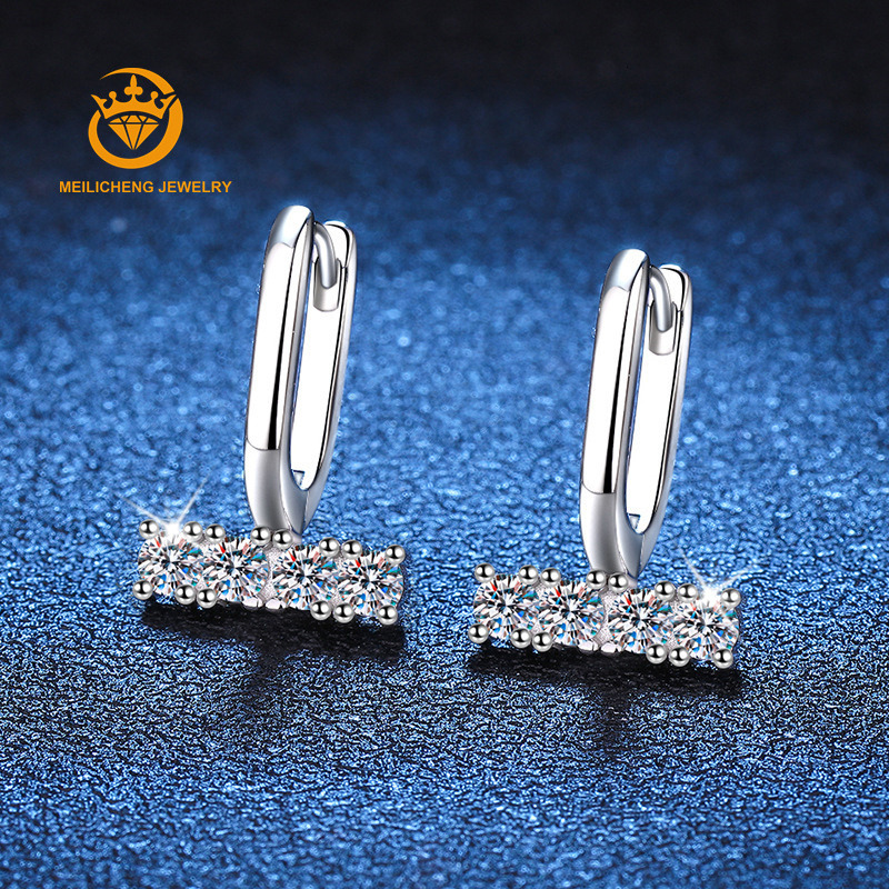Single Drill 08 Carat Moissanite Ushaped Earrings Plated 18K White Gold 925 Sterling Silver Women Girls Stud Earring