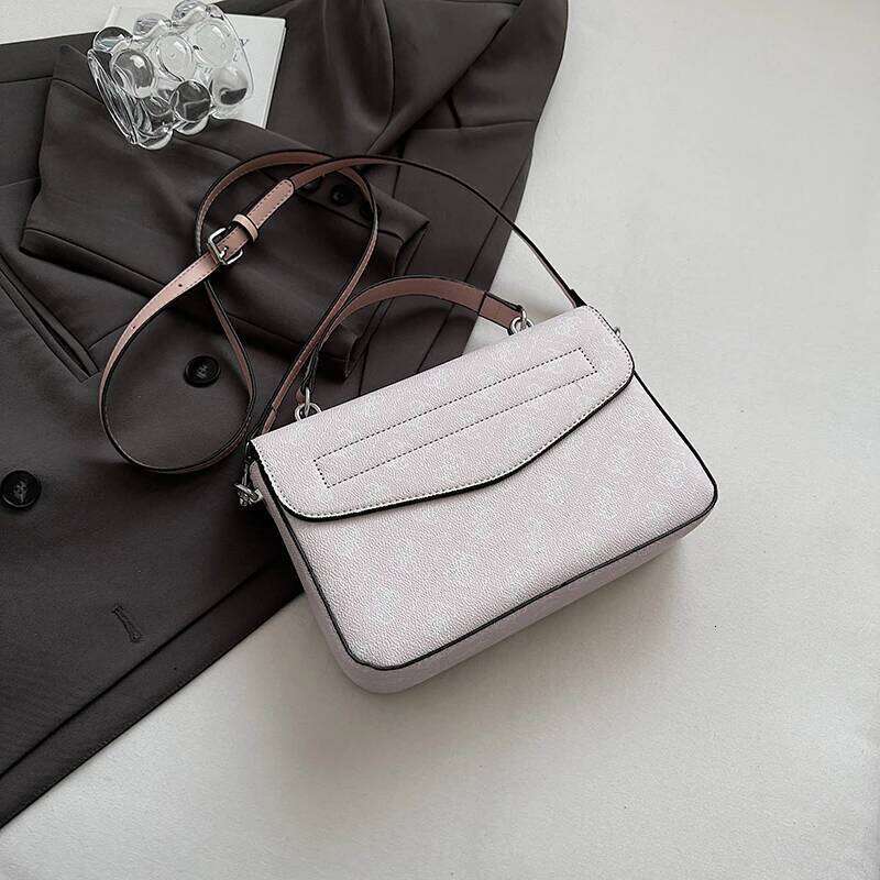 Designer Bags Classic Parisian-Inspired Leather Crossbody Bag Elegant Minimalist Handbag Women Vintage Letter Casual Messenger Hot Selling