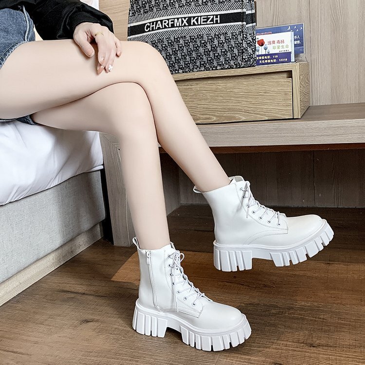 Women's flat bottomed lace up Martin boots autumn and winter new designer shoes Korean leather women's boots comfortable soft soled women�