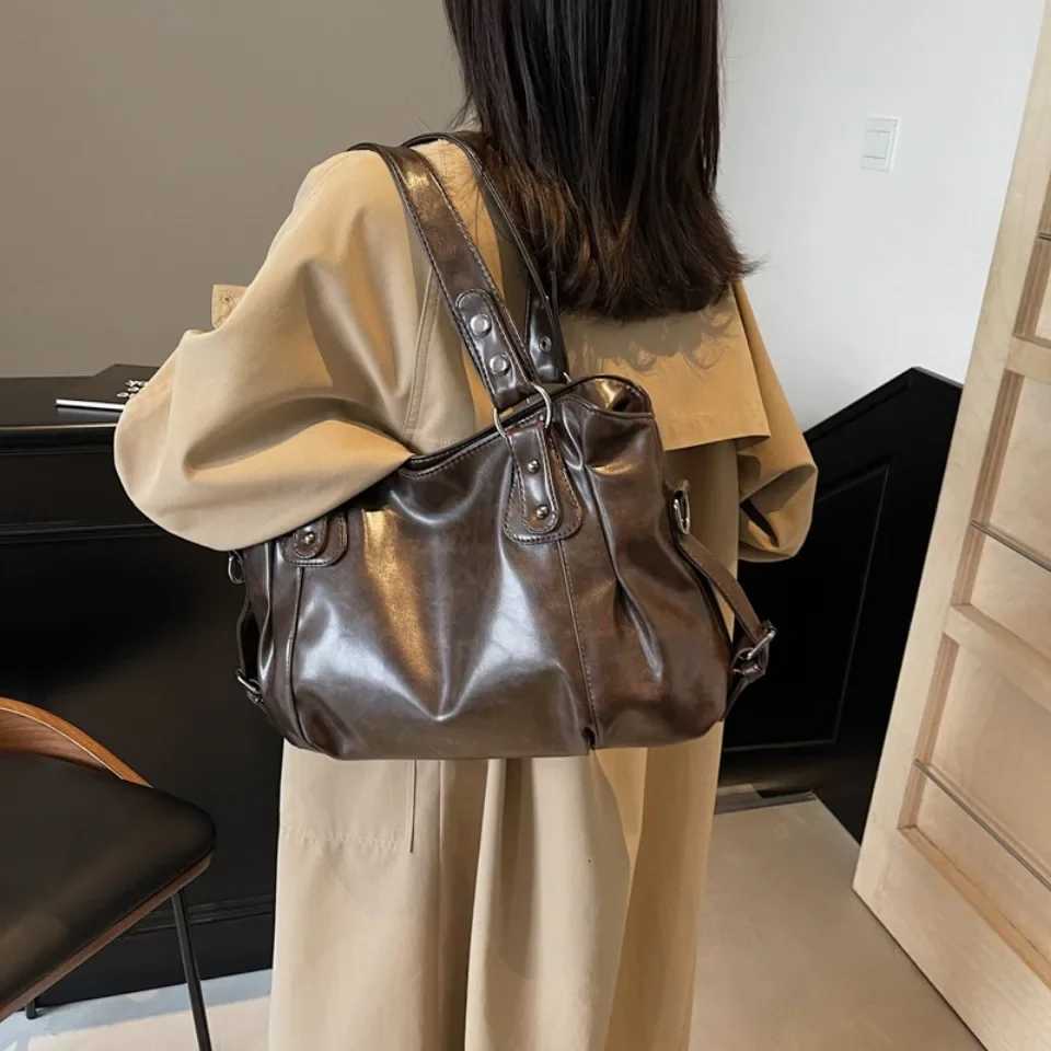 Retro Brand Roomy Shoulder Bag Female Luxury Solid Color Classic Crossbody Bag Large Capacity Style Soft PU Leather Tote Bag W250911