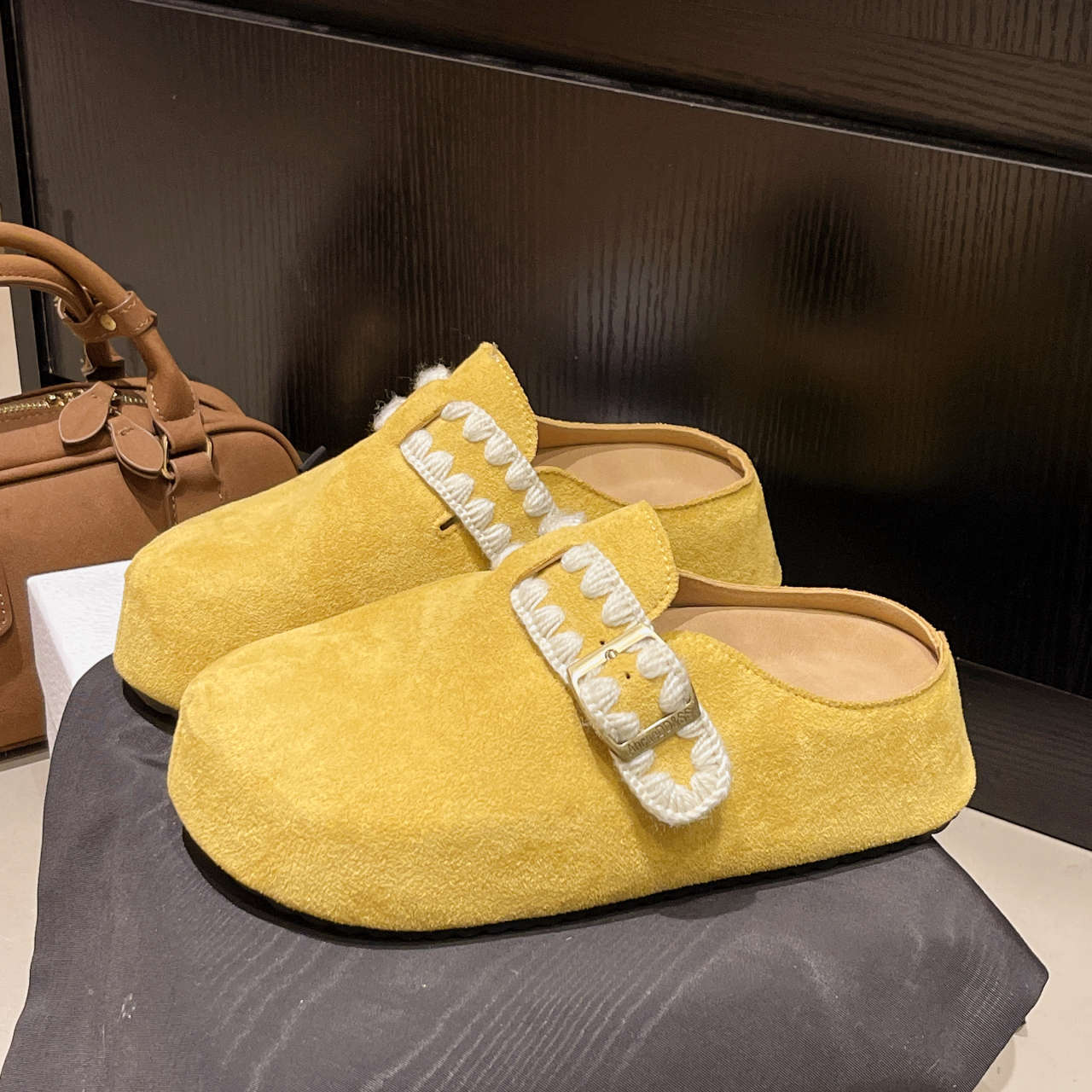 Autumn new designer shoes height increasing thick soled hidden shoes retro casual slippers closed toe half slippers toe caps, outer shoes