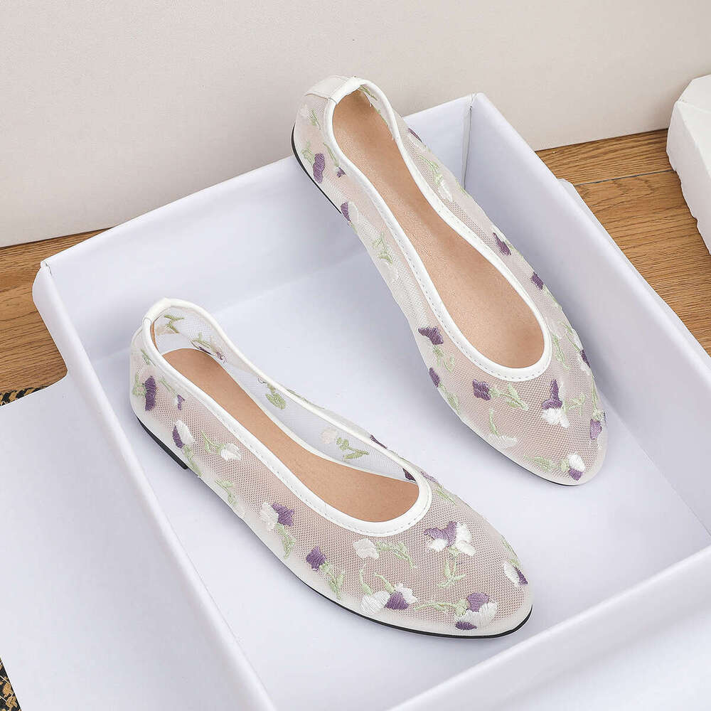 35-45 Plus Size Women's Designer Shoe Round Toe Shallow Mouth Non-Slip Flat Spring Summer Fashionable Grandma Shoes Breathable Outdoor Wear