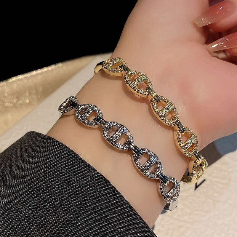 gold tone bracelet designer bracelet for women Full Diamond bracelet zircon pig nose bracelet fashion personal temperament bracelet manufacturer whole
