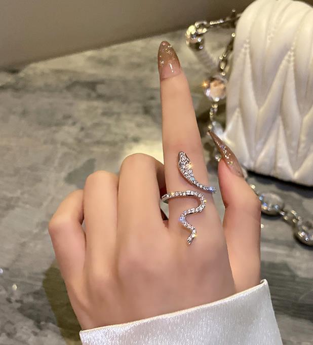Ring Selling Micro-set Zirconia Wrapped Snake Ring for Female Minority n Sense Fashion Personality Index Finger Ring 250710