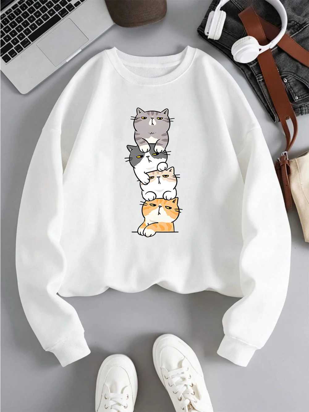 2025 Four Cats Playing on Top of Each Other Prints Hoodie Women Autumn Winter Sweatshirt Basics Pullover Casual Women ClothesZ250918
