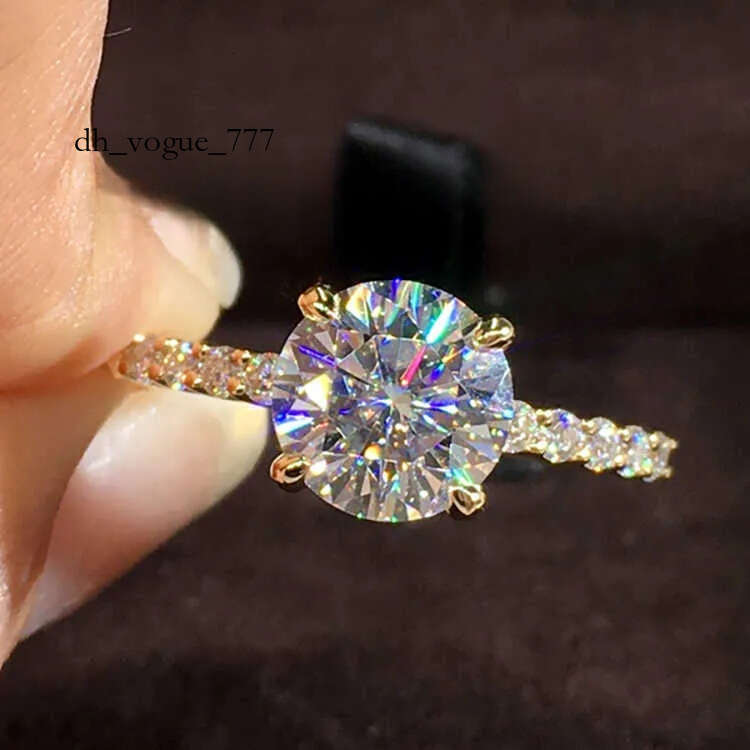 Roomy Jewelry Women's Finger 14K Gold Wedding Moissanite Ring