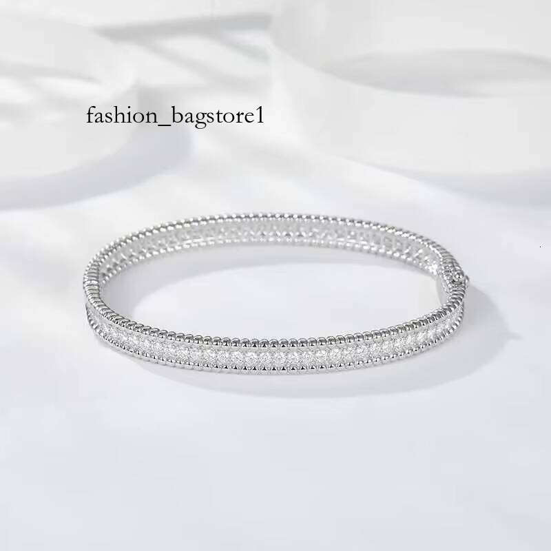 Fine Jewelry Bracelets Bangle Gold Plating Sier Iced Out Dia VVS Moissanite Hand for Women Bracelet