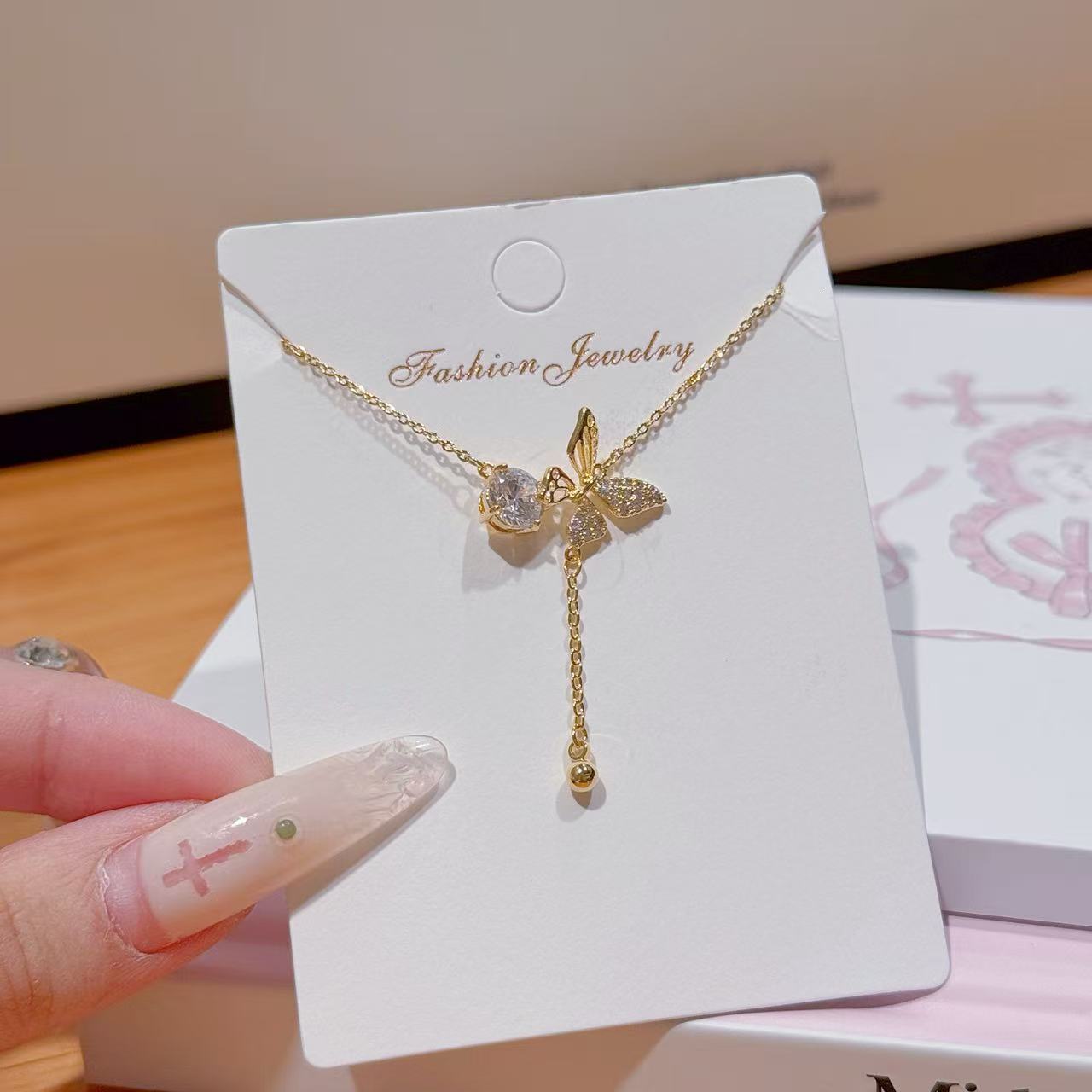 Butterfly New Sweet Girl Collarbone Chain Light High-end Niche Exquisite Same Style Necklace