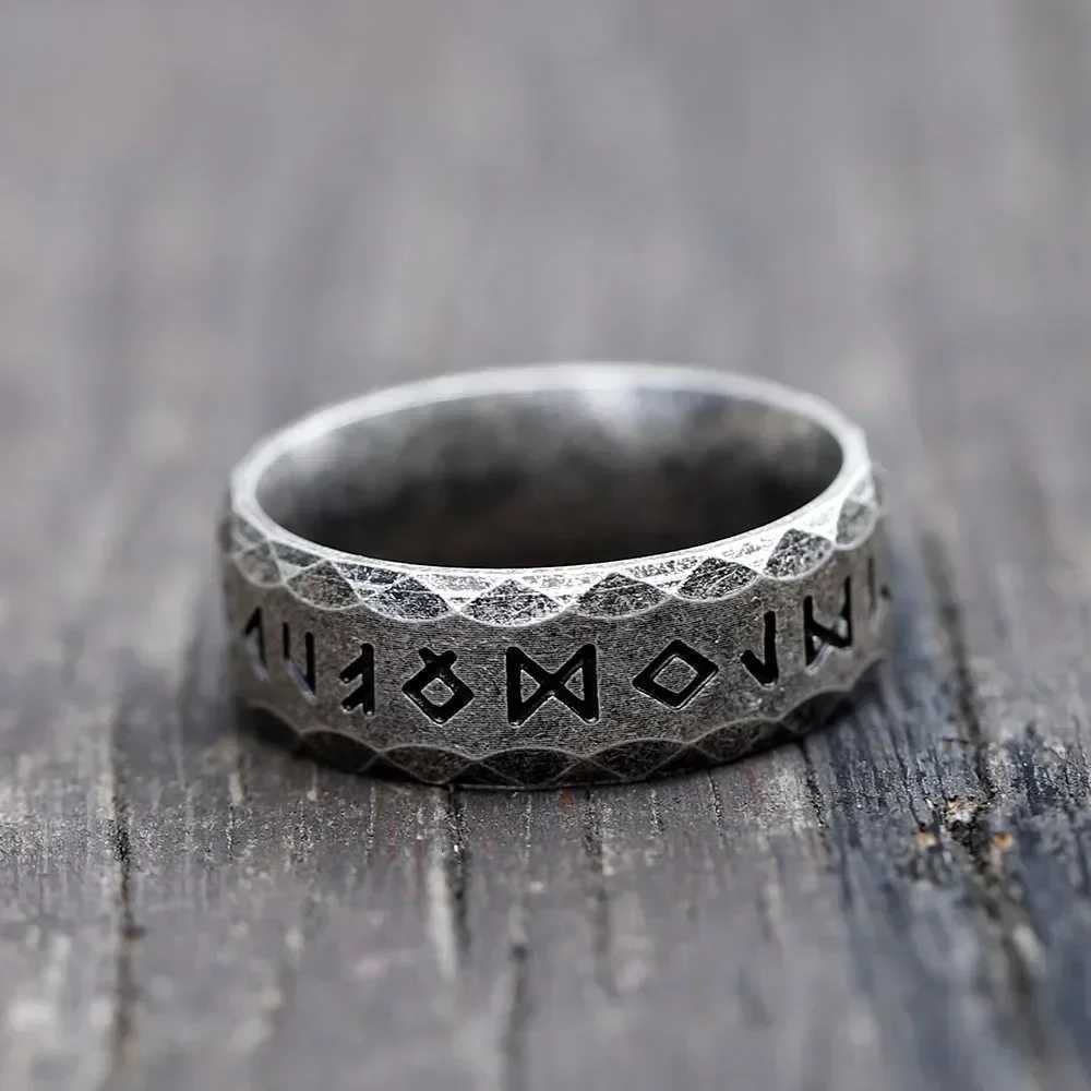 YILUOCD Stainless Steel Viking Runes Ring for Men Women Vintage Nordic Celtic Knot Rings Odin Letter Amulet Jewelry Wholesale W250911