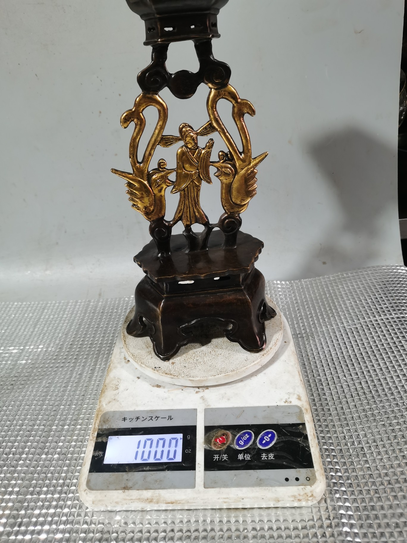 The ancient gilded copper lamp has perfect workmanship and thick patina.