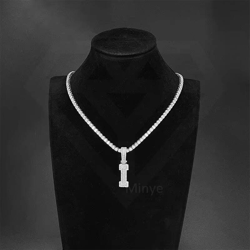 Custom Single Letter Pendants Hip Hop Jewelry with Baguette Moissanite Diamond Fashionable Pendants Charms for Men Women