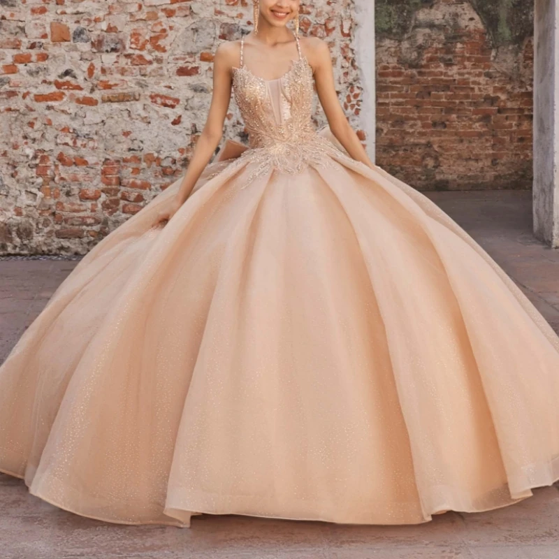 Light Champagne Shiny Quinceanera Dresses Ball Gown Spaghetti Strap Applique Beading Crystal Bow Tull Sweet 16 Dress Vestidos 15 De Anos