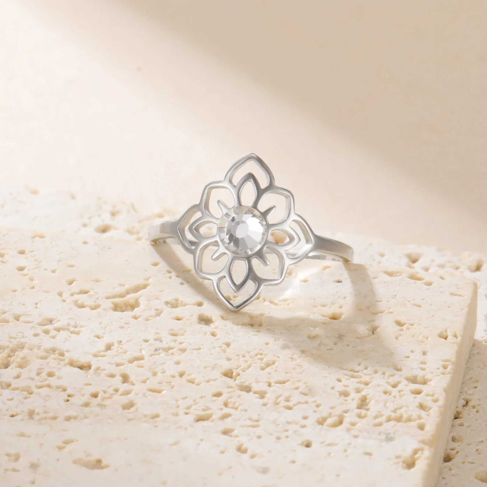 Lotus Flower Ring With Clear Zircon Stainless Steel Womens Finger Rings Buddhism Amulet Jewelry Wedding Gift Wholesale W250911