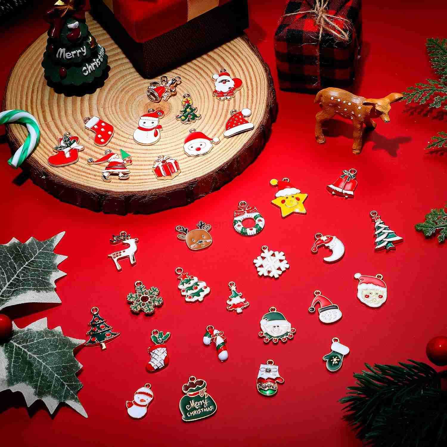 300 Pcs Christmas Charms for Jewelry Making Bulk Gold Enamel Cute Santa Claus Snowman Pendant Christmas Tree Elk Ball Snowflake s Necklaces EarringW25