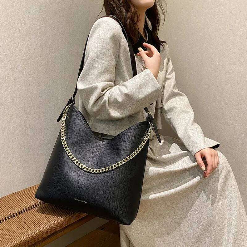 Classic Tote Bag For Women By Brand Famous Designer In Soft Leather Material Elegant Style