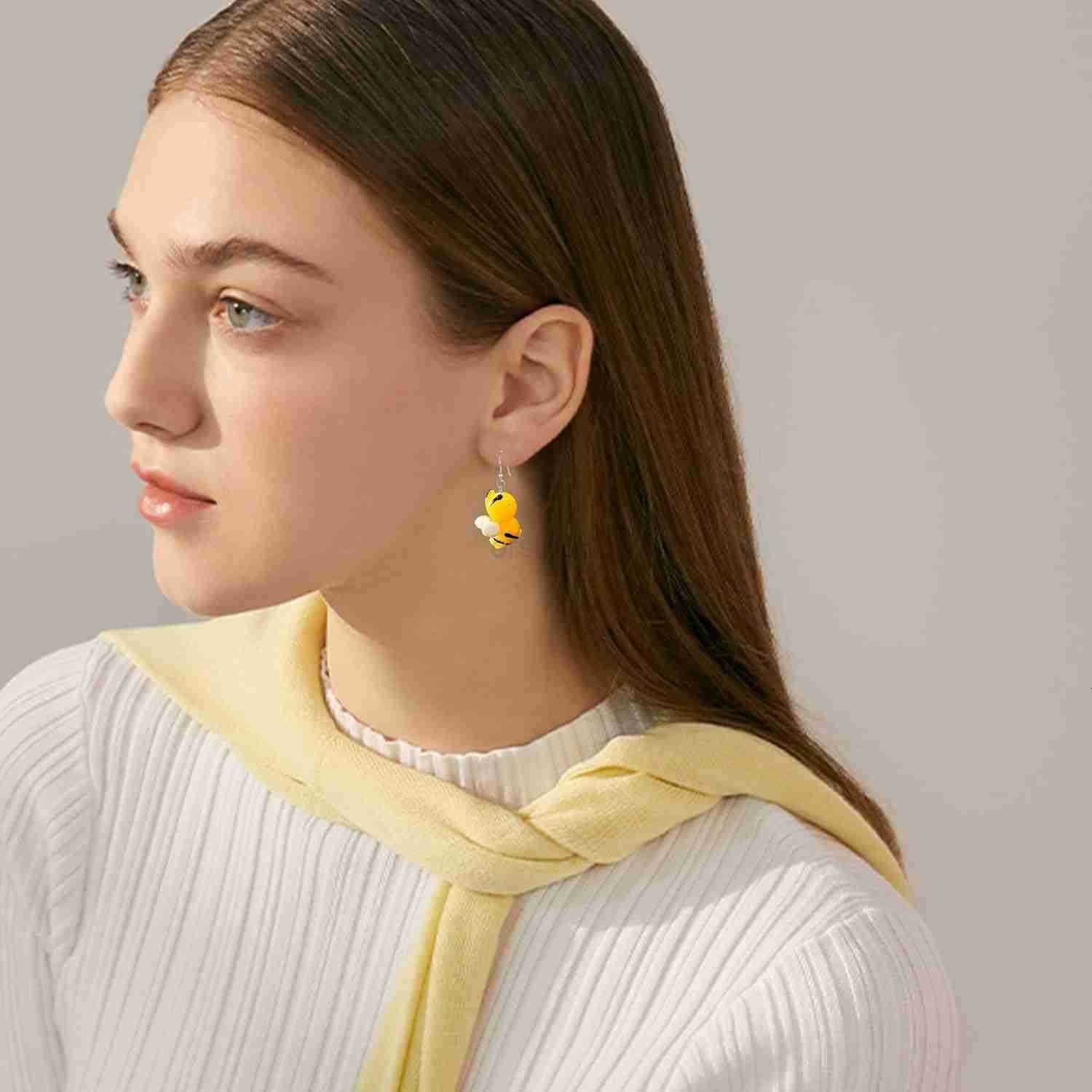 8 Pairs Creative Funny Cow Bee Drop Dangle Earrings Cute Sweet Cartoon Resin Animal Earrings for Women Fashion Jewelry for Women Gifts SetW250911