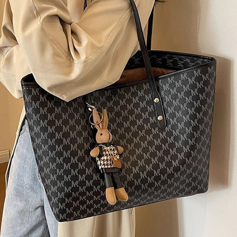 Free delivery designer bags Large capacity tote bag women retro armpit bag commuting handbag shoulder bag Detachable white black